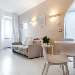 https://hintown-navigli-rock.italymilanhotels.net