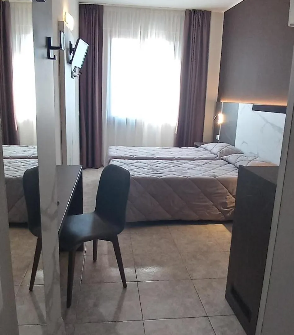 Hotel Mistral Milan 3*,