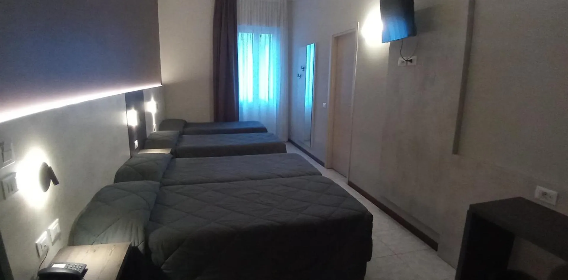 Hotel Mistral Milan 3*,  Italy