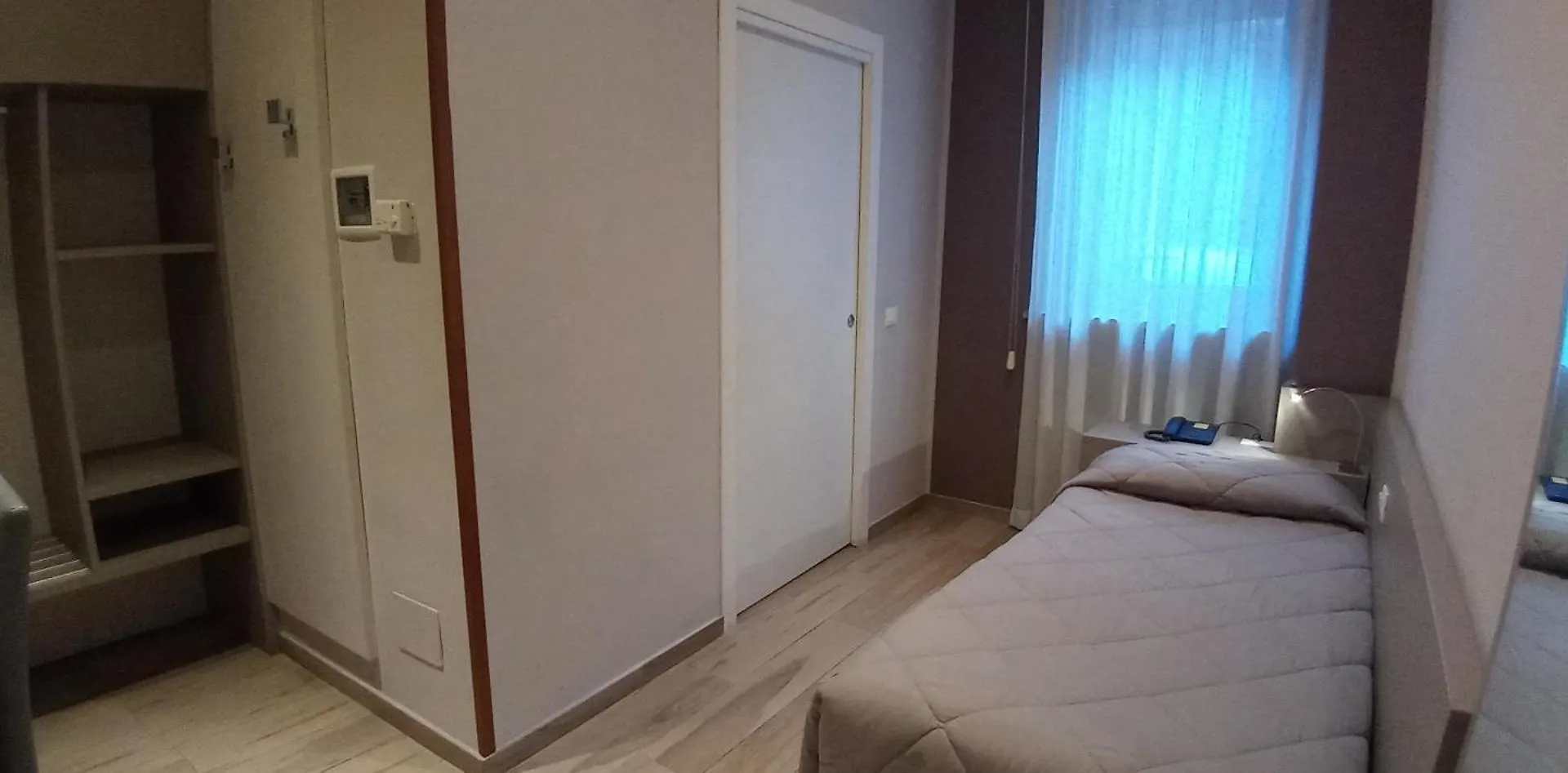 Hotel Mistral Milan 3*,  Italy