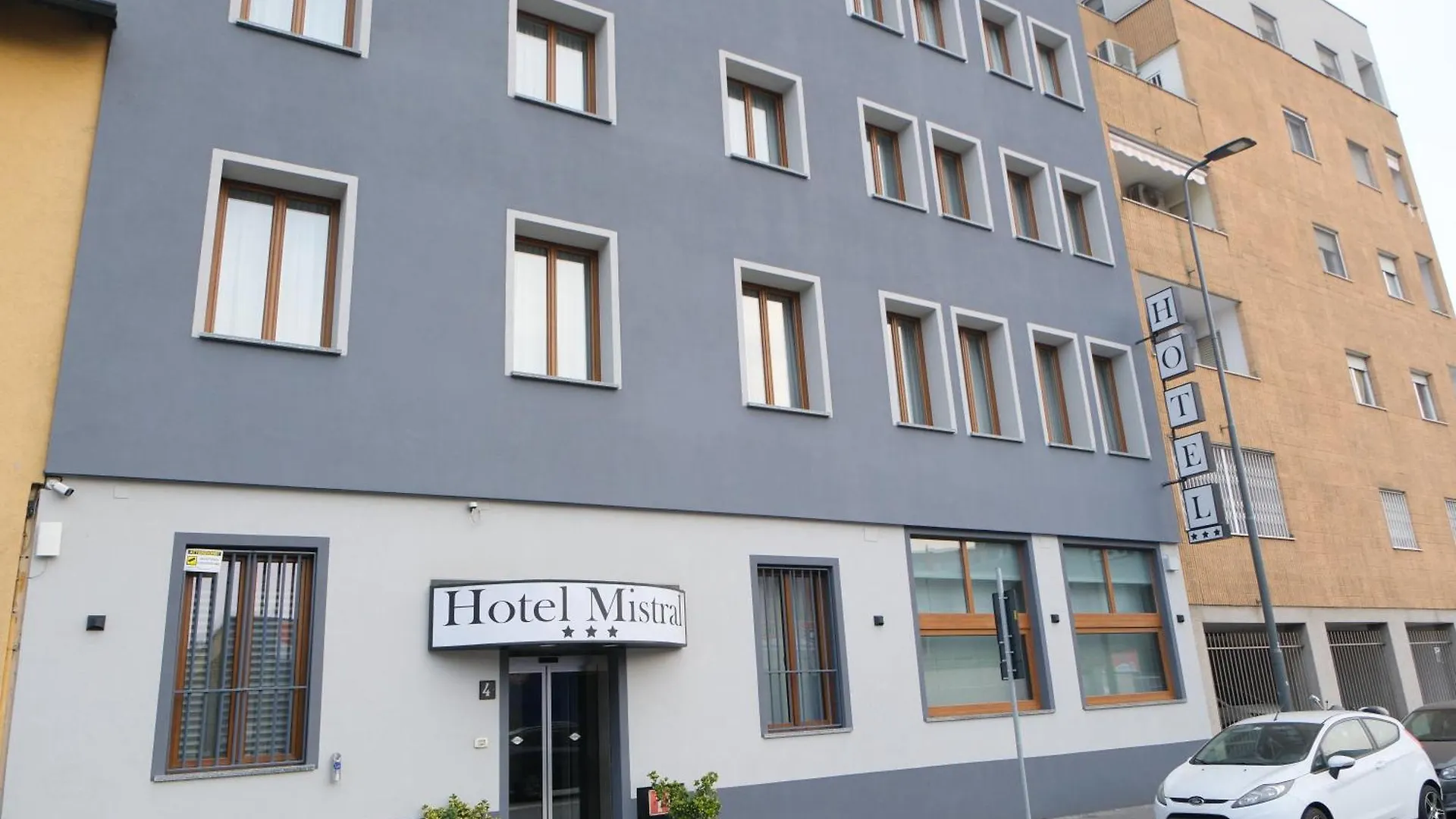 Hotel Mistral Mediolan 3*,